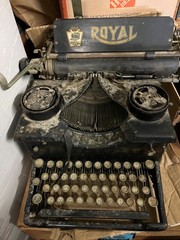 Antique ROYAL 10 Type Writer “A Project Piece” Grandmas Basement Over 70Yrs