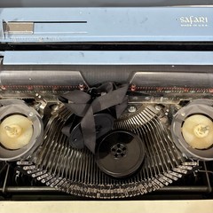ROYAL SAFARI BLUE WHITE TYPEWRITER w/ Hard Case Paperwork “For Parts”