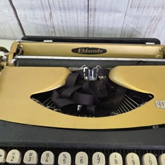 Royal Eldorado Typewriter Gold Black Pebbled Carry Case Vintage Netherlands