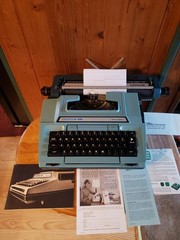Vintage Smith Corona Coronet XL Electric Typewriter & Manuals,Case Tested Works