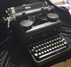1934 ROYAL Typewriter H-1695142 Bank Banker Vintage