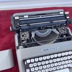Olivetti Lettera 35i Typewriter – Mint Condition, Like Never Used.
