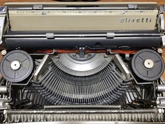 1954 Olivetti Lettera 22 Typewriter w/ Case & Manual & Receipt – EMBOSSED – Rare