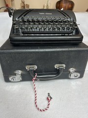 Vintage 1946 Smith Corona 4 Bank Sterling Portable Typewriter & Case – Very Nice