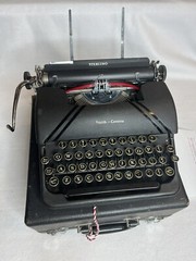 Vintage 1946 Smith Corona 4 Bank Sterling Portable Typewriter & Case – Very Nice