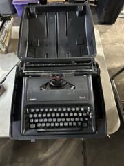 Royal Epoch Manual Typewriter – Tested Working w Case and Original Box