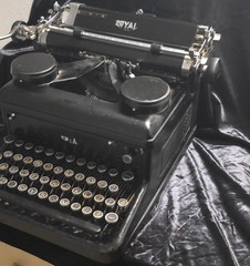 1934 ROYAL Typewriter H-1695142 Bank Banker Vintage