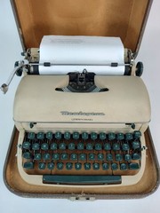 Serviced Remington Quiet-Riter Miracle Tab Manual Typewriter w/Hard Case