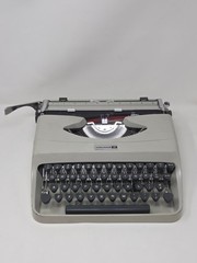 Underwood 18 Manual Typewriter Gray Made in Italy Desktop Office Machine