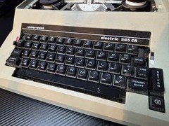 Underwood Electric Typewriter Model 565 CR FOR PARTS OR REPAIR ONLY