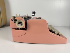 Rare! Original 1957 Vintage PINK Royal Quiet DeLuxe Portable Typewriter w/ Case