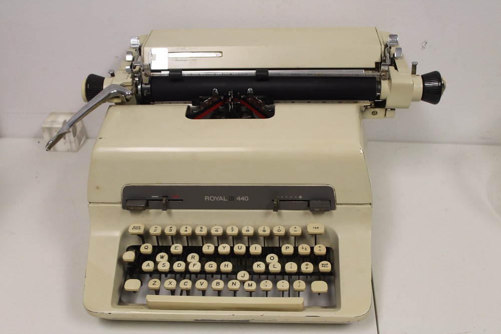Vintage Collectible Royal 440 Mechanical Manual Typewriter 1967 Working Gray