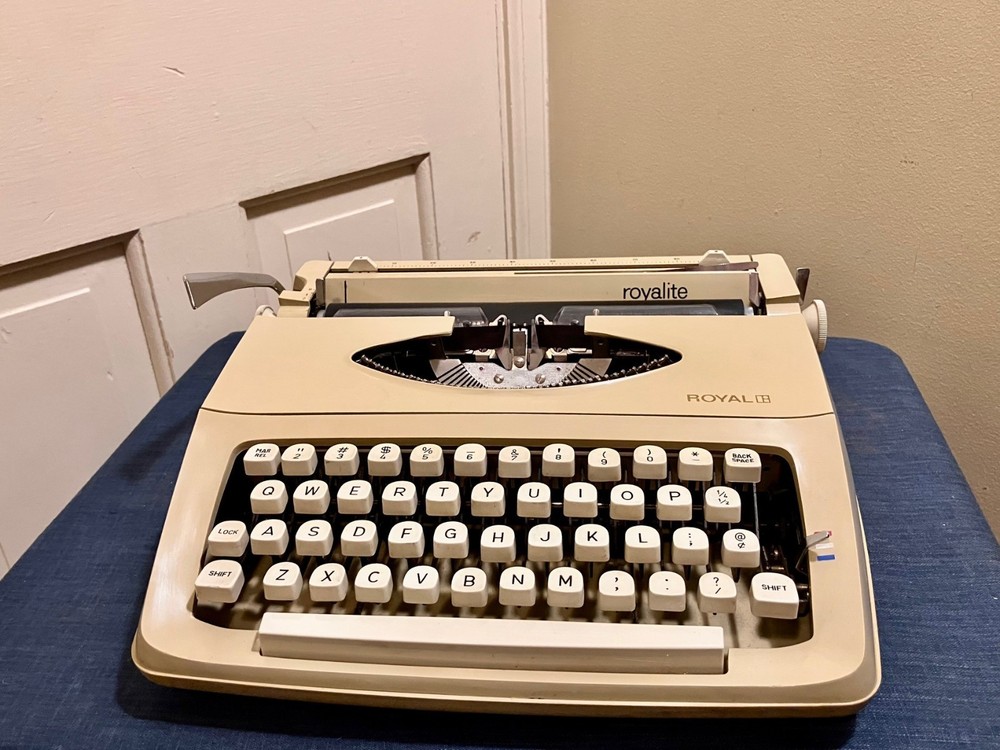 1966 Royal Royalite Portable Typewriter – Made in Holland – Works Well