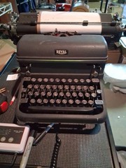 Vintage Very Nice Royal KMM Black Textured W/Black Key Board