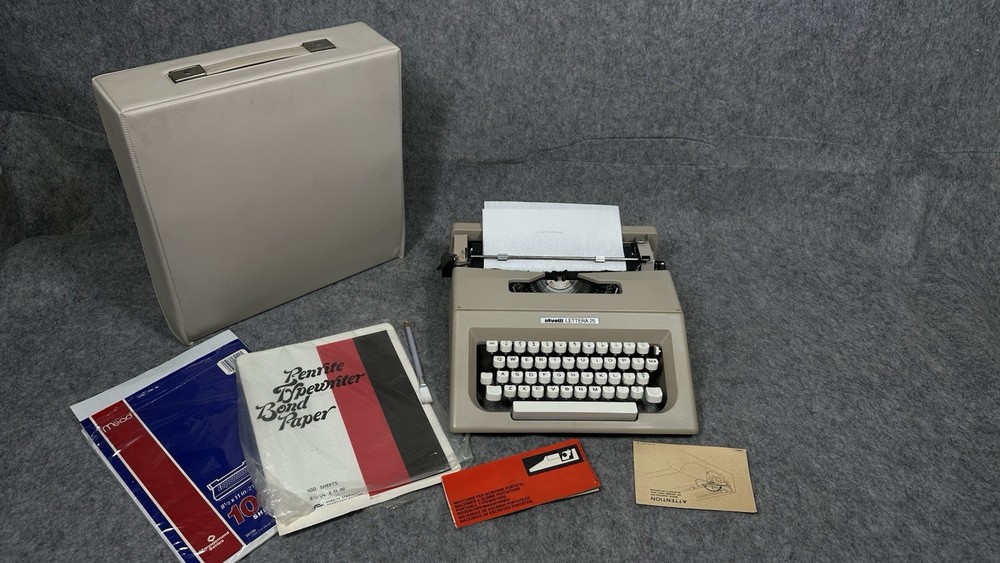 Olivetti Lettera 25 Manual Typewriter W/ Case Paper And Erase Pencil
