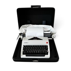 Vintage 1970 Olympia SM9 – very clean – great condition – includes case