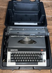 Olympia INTERNATIONAL Typewriter Electric Vintage W/ Case Model X-L12 For Parts