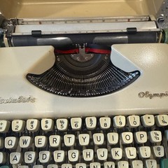 1962 Olympia SF De Luxe Typewriter, Olympia 69 Typeface.