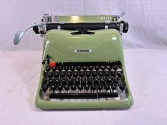 Olivetti Graphika 1957-1959 Rare Typewriter
