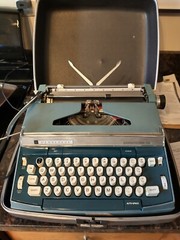 Vtg Penncrest Concord 10 electric Typewriter by Smith Corona w case, ribbon