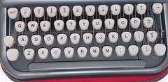 1961/62 Smith Corona Skyriter Ultra portable Typewriter 4Y series Tested & Works