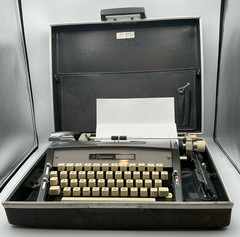 Montgomery Ward signature 440T portable typewriter by Brother
