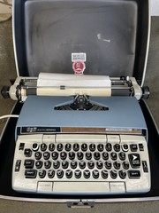 Vintage Smith Corona Electra 220 Automatic Electric Typewriter – With Case & Key