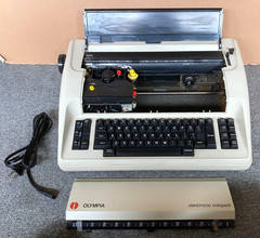 1982 Olympia Electronic Compact Typewriter Vintage – Tested Working – SEE VIDEO!