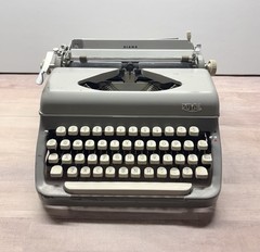 Royal Diana Typewriter – DTP 121442 Sold As Is