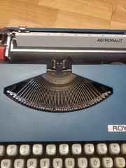 Royal Astronaut Typewriter Made In Japan With Carrying Case FREE SHIPPING READ