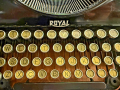 MINTY 1930s Royal Junior Typewriter Gloss Black Glass Keys WORKS Smooth W/ Case