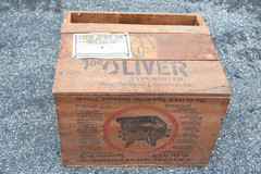 RARE ANTIQUE TYPEWRITER OLIVER BATWING TYPEWRITER ORIGINAL SHIPPING CRATE!