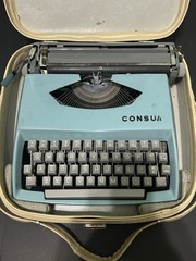 Vintage Consul Manual Typewriter