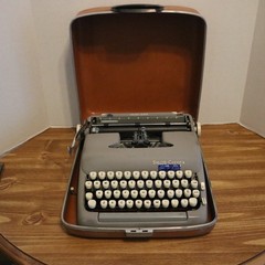 1958 Smith Corona Silent-Super Portable Typewriter Vintage Mid Century w Case