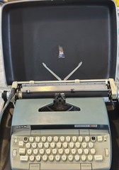 Smith Corona Electra 120 Portable Electric Typewriter w/ Case Needs Ribbon