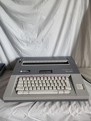 Smith Corona SD 650 Electric Typewriter Vintage Spell Right Memory Tested Works