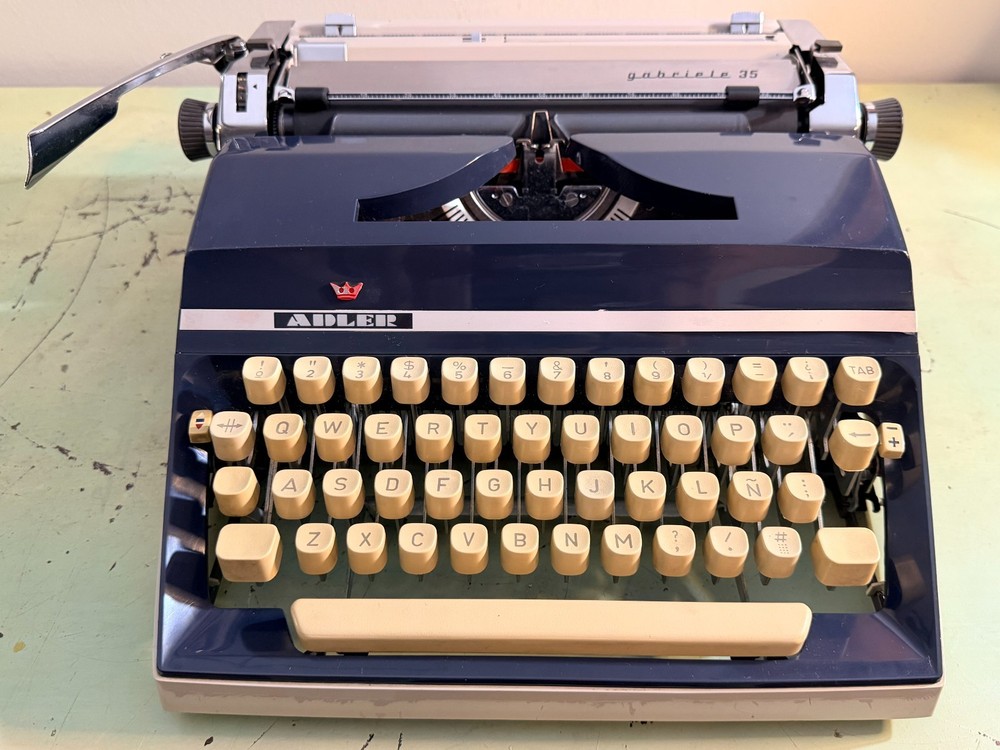 Adler Gabriele 35 Portable Typewriter • Techno / Cubic Typeface • Original Case