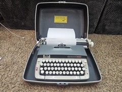Smith-Corona SCM Classic 12 Manual Portable Typewriter with Case