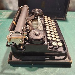 1922 UNDERWOOD Portable Typewriter – 3 Bank – SN42023 – Petit Pica(?) – Serviced
