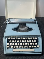 Remington Rand Holiday Portable Typewriter Blue w/ Case Vintage Holland