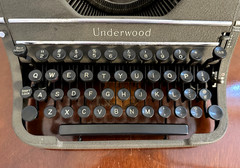 Vintage 1940’s UNDERWOOD Champion Drab Gray/Green Deco Working Typewriter w/Case