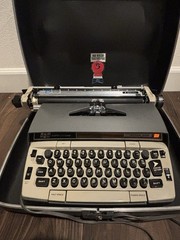 Smith-Corona Electra 220 Electric Typewriter with case Tested & Works