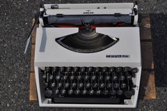 Adler Tippa S Typewriter Made in Holland Portable w/Case Tested Near Mint