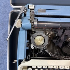 ROYAL SAFARI BLUE WHITE TYPEWRITER w/ Hard Case Paperwork “For Parts”