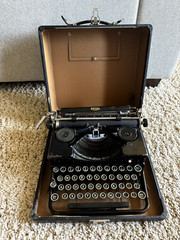 1929-1932 Portable Royal Typewriter- Black with Case