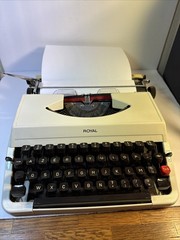 ROYAL 203 Portable Typewriter RARE -AZERTY Keyboard from French/Belgium Market