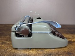 Nice! Serviced 1961 Optima Super Vintage Portable Typewriter German Engineering