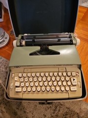 Smith Corona Coronet Automatic Electric Typewriter Green W/Case Works! Nice!
