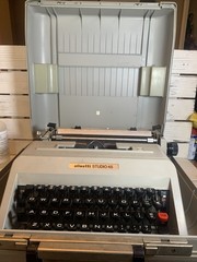 Vintage Olivetti Studio 45 Portable Manual Typewriter w/Case Tested Not 100%