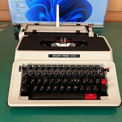 Typewriter Silver Reed 810 Portable Manual Working Tested from Japan